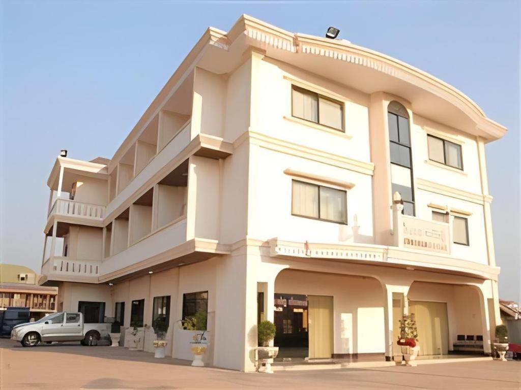 Chaleunehoung Hotel Виентиане Екстериор снимка