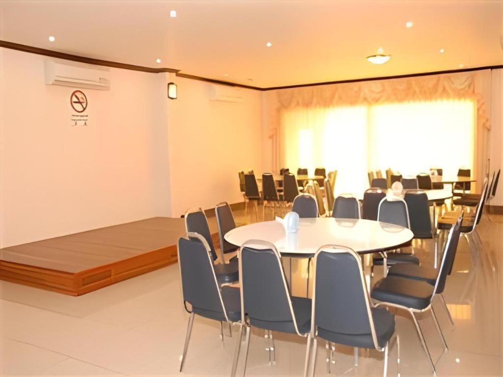 Chaleunehoung Hotel Виентиане Екстериор снимка