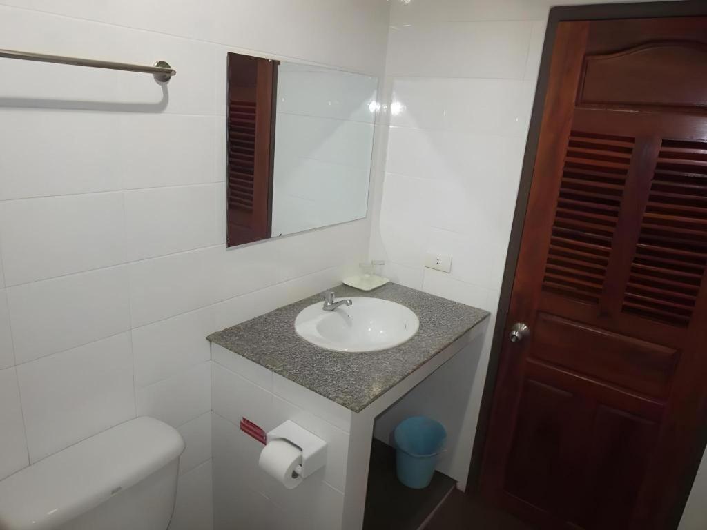 Chaleunehoung Hotel Виентиане Екстериор снимка