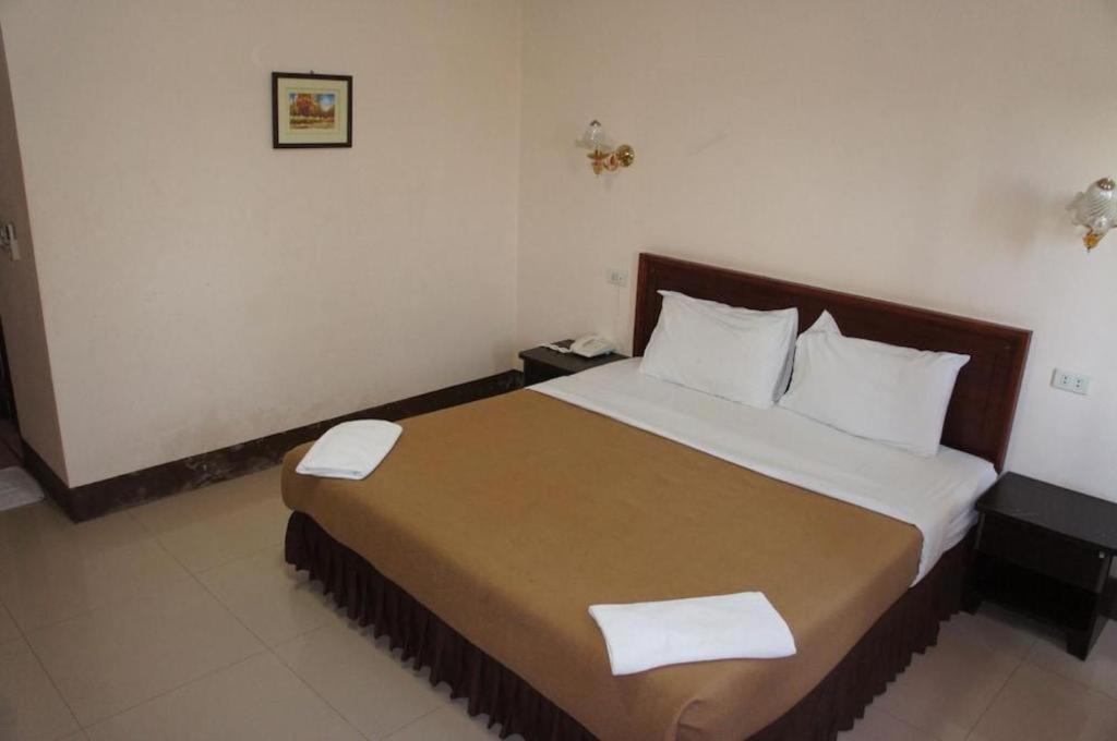 Chaleunehoung Hotel Виентиане Екстериор снимка