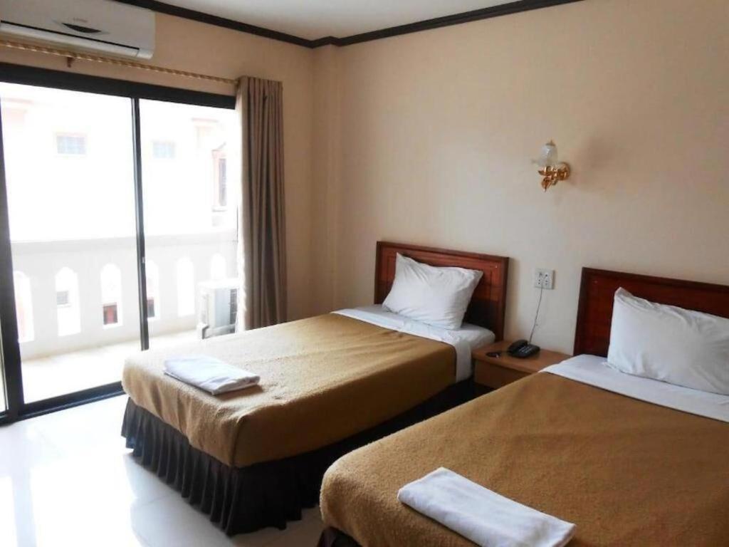 Chaleunehoung Hotel Виентиане Екстериор снимка