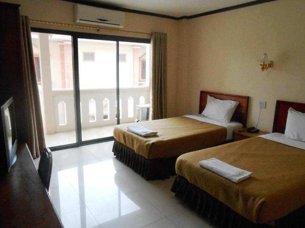 Chaleunehoung Hotel Виентиане Екстериор снимка